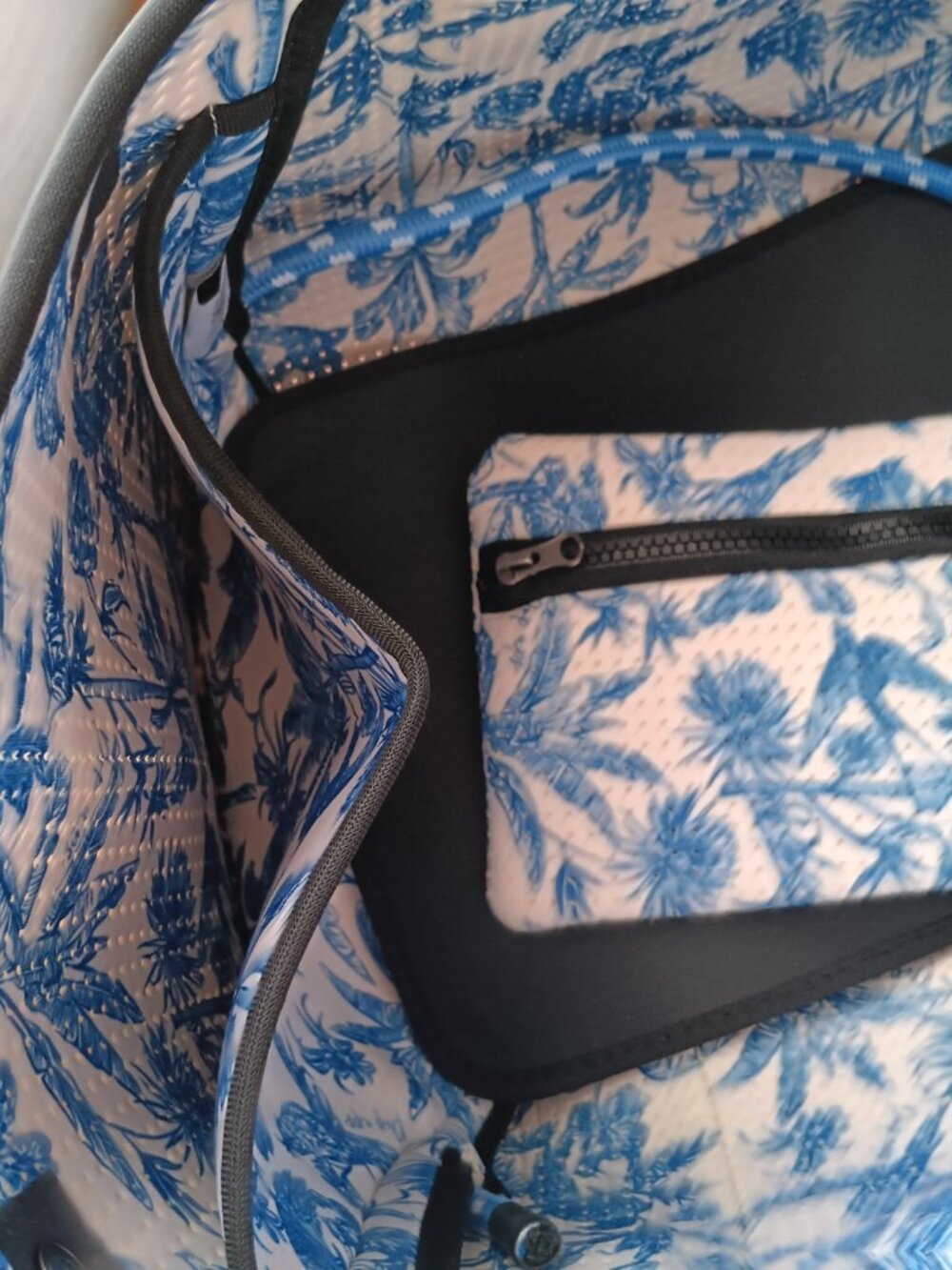NWOT PopUps Toile Blue & White Everyday Tote - Picture 8 of 14